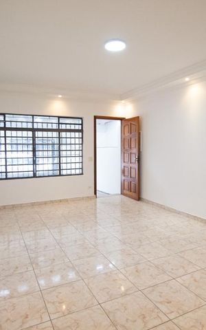 Casa para alugar com 130m², 3 quartos e 1 vaga Casa para alugar com 130m², 3 quartos e 1 vagaSala