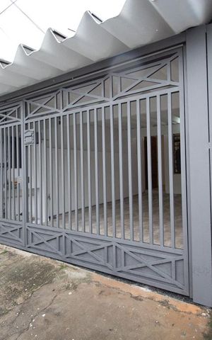 Casa para alugar com 130m², 3 quartos e 1 vaga Casa para alugar com 130m², 3 quartos e 1 vagaFachada
