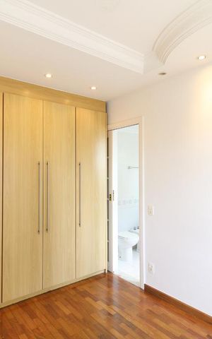 Apartamento à venda com 117m², 3 quartos e 3 vagas Apartamento à venda com 117m², 3 quartos e 3 vagasSuíte