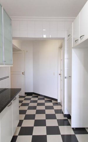 Apartamento à venda com 117m², 3 quartos e 3 vagas Apartamento à venda com 117m², 3 quartos e 3 vagasCozinha