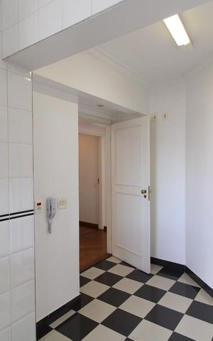 Apartamento à venda com 117m², 3 quartos e 3 vagas Apartamento à venda com 117m², 3 quartos e 3 vagasCozinha