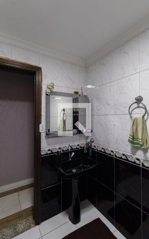 Casa à venda com 195m², 4 quartos e 2 vagas Casa à venda com 195m², 4 quartos e 2 vagasBanheiro 2