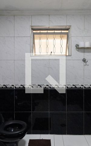 Casa à venda com 195m², 4 quartos e 2 vagas Casa à venda com 195m², 4 quartos e 2 vagasBanheiro 2