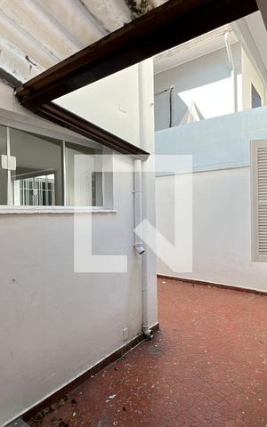 Casa à venda com 121m², 3 quartos e 2 vagas Casa à venda com 121m², 3 quartos e 2 vagasPátio / Área de Serviço
