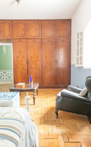 Casa à venda com 250m², 4 quartos e 5 vagasSuíte