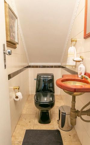 Casa à venda com 250m², 4 quartos e 5 vagasLavabo