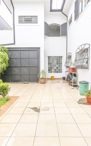 Casa à venda com 250m², 4 quartos e 5 vagasQuintal