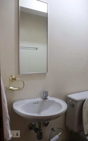 Apartamento à venda com 230m², 3 quartos e 3 vagasBanheiro de Serviço