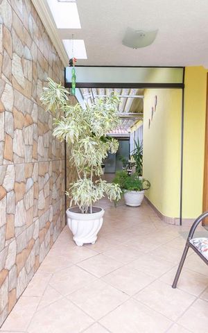 Casa à venda com 195m², 3 quartos e 3 vagasCorredor