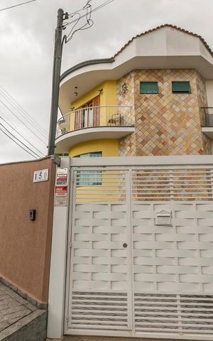 Casa à venda com 195m², 3 quartos e 3 vagasFachada