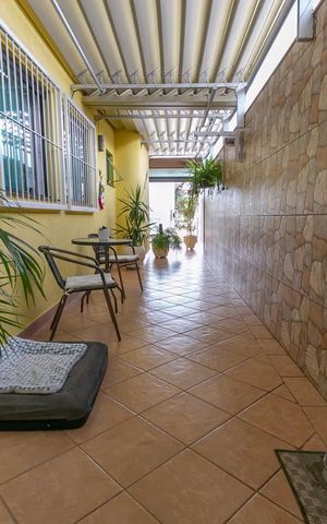 Casa à venda com 195m², 3 quartos e 3 vagasCorredor
