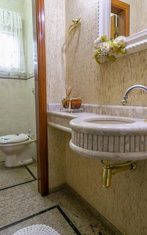 Casa à venda com 195m², 3 quartos e 3 vagasLavabo