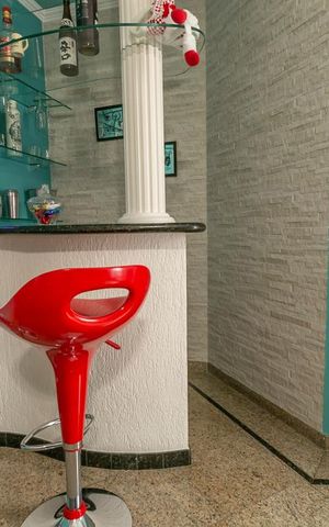 Casa à venda com 195m², 3 quartos e 3 vagasSala