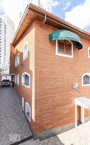 Casa à venda com 282m², 3 quartos e 4 vagas Casa à venda com 282m², 3 quartos e 4 vagasÁrea Externa