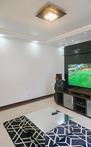 Casa à venda com 300m², 6 quartos e 4 vagas Casa à venda com 300m², 6 quartos e 4 vagasSala