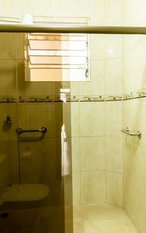 Casa à venda com 70m², 2 quartos e 1 vaga Casa à venda com 70m², 2 quartos e 1 vagaBanheiro