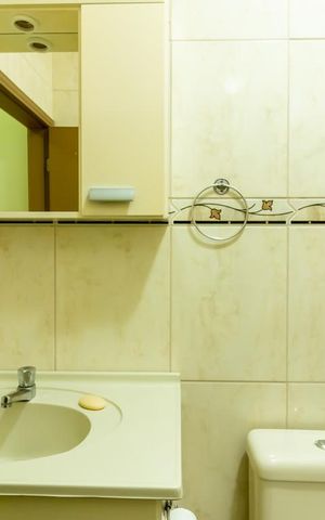 Casa à venda com 70m², 2 quartos e 1 vaga Casa à venda com 70m², 2 quartos e 1 vagaBanheiro