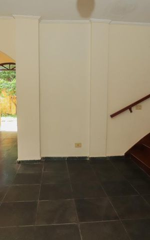 Casa à venda com 420m², 4 quartos e 4 vagas Casa à venda com 420m², 4 quartos e 4 vagasSala 2