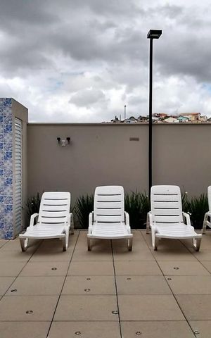 Apartamento para alugar com 48m², 2 quartos e 1 vaga Apartamento para alugar com 48m², 2 quartos e 1 vagaÁrea Comum Fonte interativa de piso