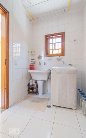 Casa à venda com 200m², 3 quartos e 2 vagas Casa à venda com 200m², 3 quartos e 2 vagasÁrea de Serviço