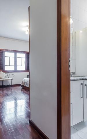 Casa à venda com 200m², 3 quartos e 2 vagas Casa à venda com 200m², 3 quartos e 2 vagasSuíte