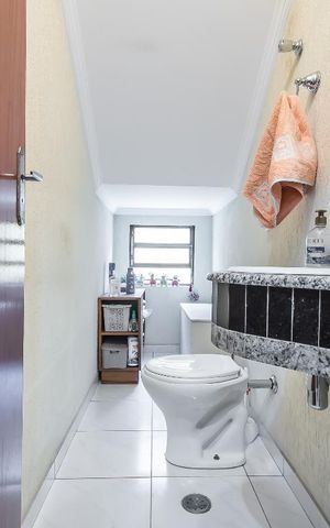 Casa à venda com 200m², 3 quartos e 2 vagas Casa à venda com 200m², 3 quartos e 2 vagasLavabo