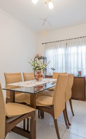Casa à venda com 200m², 3 quartos e 2 vagas Casa à venda com 200m², 3 quartos e 2 vagasSala de Jantar
