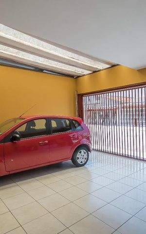 Casa à venda com 200m², 3 quartos e 2 vagas Casa à venda com 200m², 3 quartos e 2 vagasQuintal