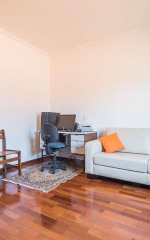 Casa à venda com 200m², 3 quartos e 2 vagas Casa à venda com 200m², 3 quartos e 2 vagasQuarto 3