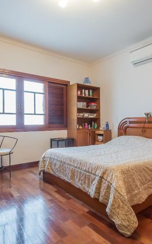 Casa à venda com 200m², 3 quartos e 2 vagas Casa à venda com 200m², 3 quartos e 2 vagasSuíte