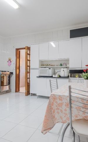 Casa à venda com 200m², 3 quartos e 2 vagas Casa à venda com 200m², 3 quartos e 2 vagasCozinha