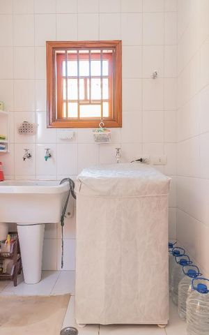 Casa à venda com 200m², 3 quartos e 2 vagas Casa à venda com 200m², 3 quartos e 2 vagasÁrea de Serviço