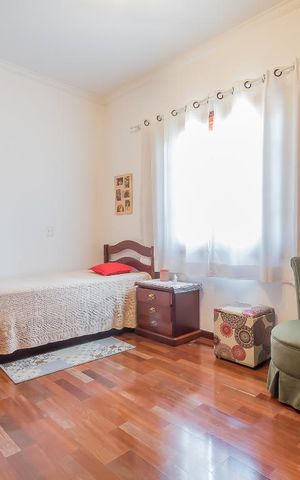 Casa à venda com 200m², 3 quartos e 2 vagas Casa à venda com 200m², 3 quartos e 2 vagasQuarto 2
