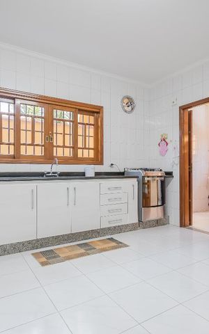 Casa à venda com 200m², 3 quartos e 2 vagas Casa à venda com 200m², 3 quartos e 2 vagasCozinha