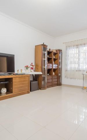 Casa à venda com 200m², 3 quartos e 2 vagas Casa à venda com 200m², 3 quartos e 2 vagasSala