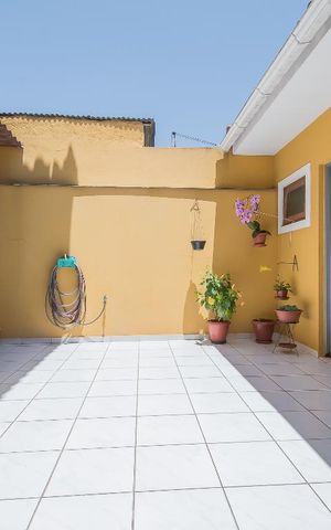 Casa à venda com 200m², 3 quartos e 2 vagas Casa à venda com 200m², 3 quartos e 2 vagasQuintal