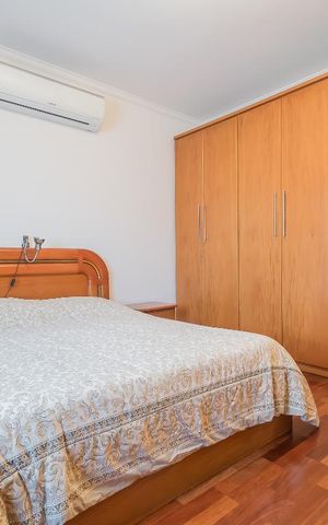 Casa à venda com 200m², 3 quartos e 2 vagas Casa à venda com 200m², 3 quartos e 2 vagasSuíte