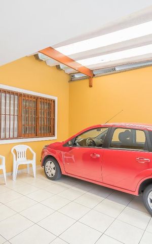 Casa à venda com 200m², 3 quartos e 2 vagas Casa à venda com 200m², 3 quartos e 2 vagasQuintal