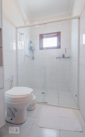 Casa à venda com 200m², 3 quartos e 2 vagas Casa à venda com 200m², 3 quartos e 2 vagasBanheiro Suíte