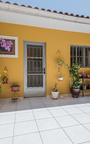 Casa à venda com 200m², 3 quartos e 2 vagas Casa à venda com 200m², 3 quartos e 2 vagasQuintal