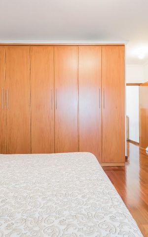 Casa à venda com 200m², 3 quartos e 2 vagas Casa à venda com 200m², 3 quartos e 2 vagasSuíte