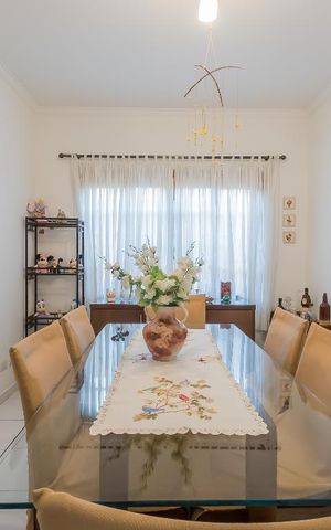 Casa à venda com 200m², 3 quartos e 2 vagas Casa à venda com 200m², 3 quartos e 2 vagasSala de Jantar