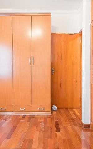 Casa à venda com 200m², 3 quartos e 2 vagas Casa à venda com 200m², 3 quartos e 2 vagasQuarto 2