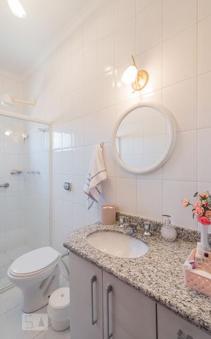 Casa à venda com 200m², 3 quartos e 2 vagas Casa à venda com 200m², 3 quartos e 2 vagasBanheiro 1