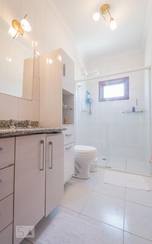 Casa à venda com 200m², 3 quartos e 2 vagas Casa à venda com 200m², 3 quartos e 2 vagasBanheiro Suíte