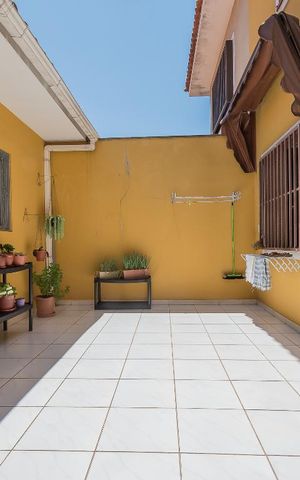 Casa à venda com 200m², 3 quartos e 2 vagas Casa à venda com 200m², 3 quartos e 2 vagasQuintal
