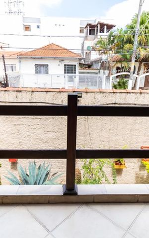 Casa de condomínio à venda com 201m², 3 quartos e 2 vagas Casa de condomínio à venda com 201m², 3 quartos e 2 vagasVaranda da Suíte 1