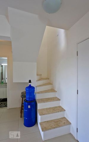 Apartamento à venda com 70m², 1 quarto e 1 vagaEscada