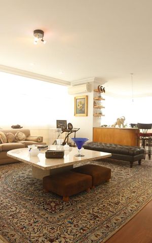 Apartamento à venda com 240m², 3 quartos e 2 vagasSala