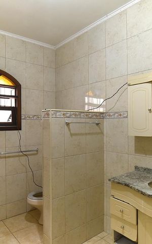 Casa à venda com 200m², 4 quartos e 1 vagaBanheiro 1